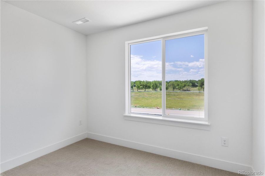 Spacious, unfurnished interior of a new home in Dillon Pointe - Skyview, Broomfield (Image 24).