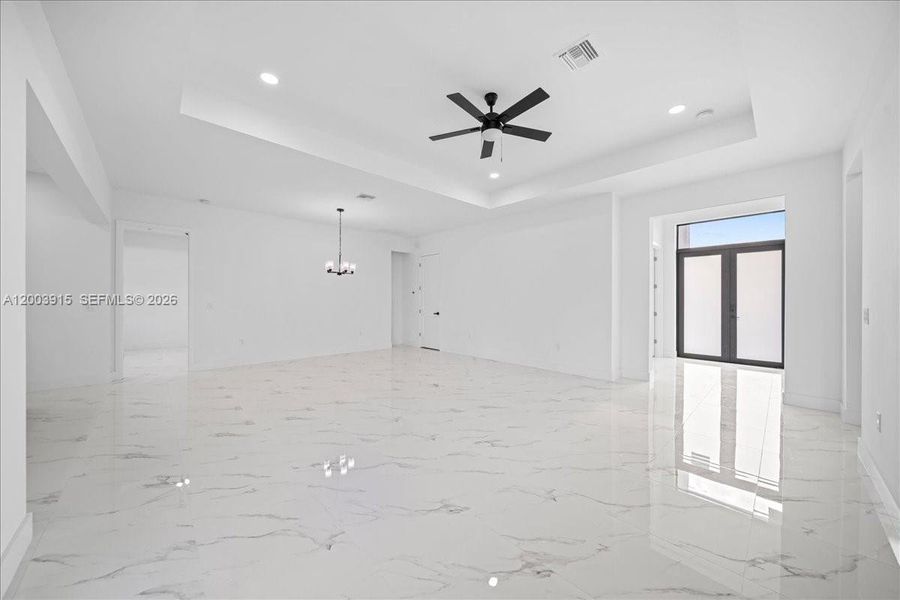 Spacious, unfurnished interior of a new home in , Cape Coral (Image 26).