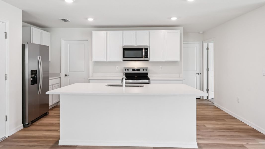 Representative furnished interior of a home built from the ROBIE by D.R. Horton in Oaks Preserve, Gainesville (Image 16).