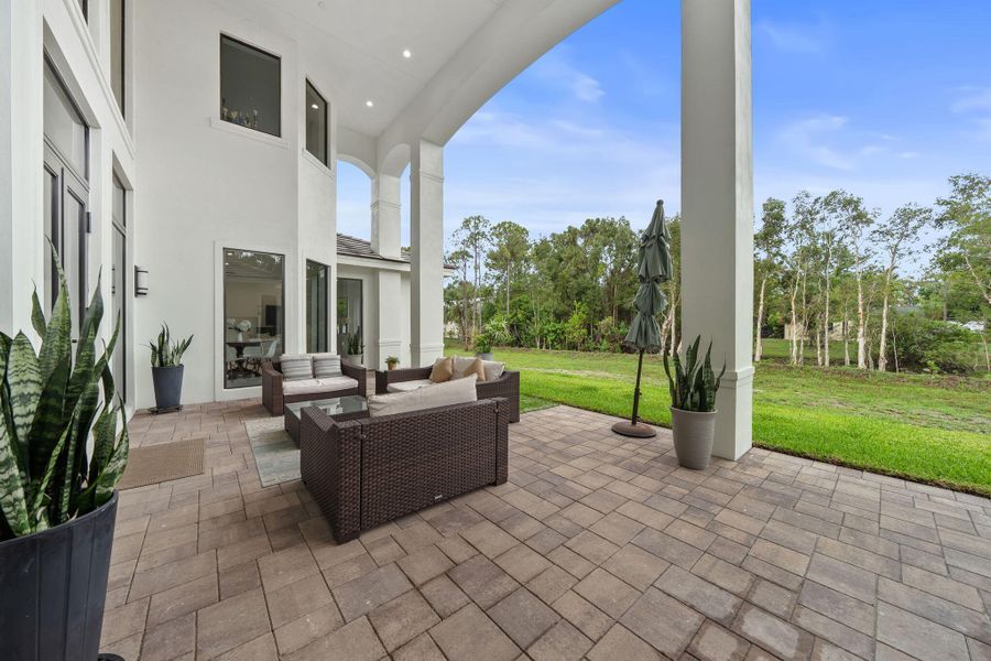 Covered Lanai & Patio