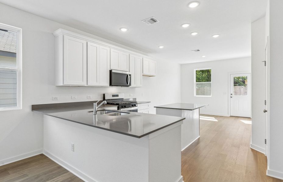 Furnished interior view inside a new home in Vantage, San Marcos (Image 6).