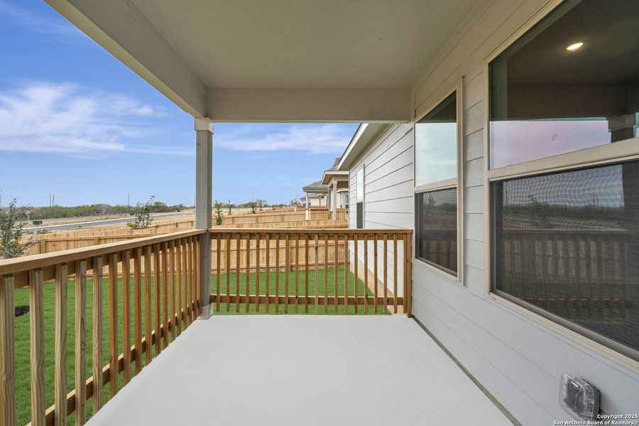 Exterior details and patio area of a home in Paloma Park, Converse (Image 3).