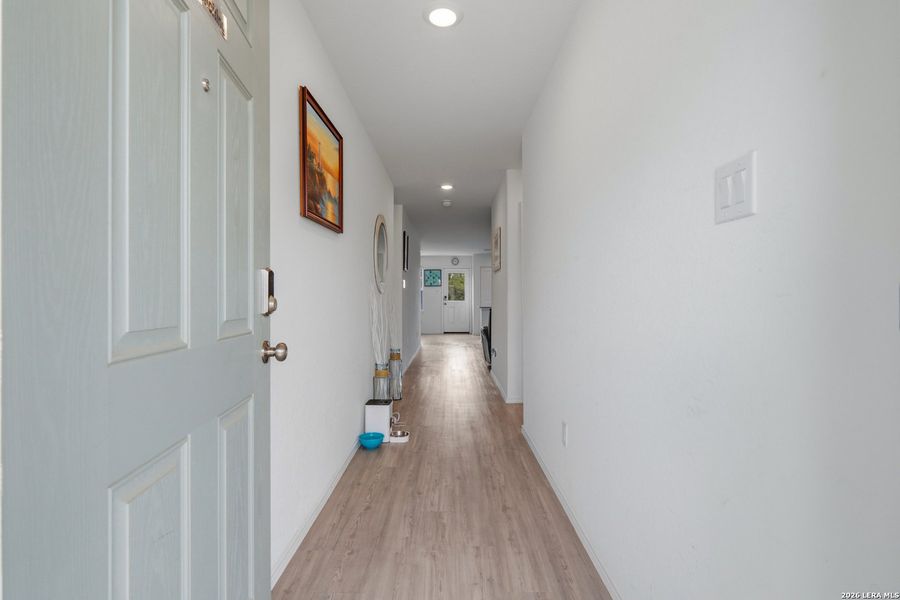 Spacious, unfurnished interior of a new home in Hidden Trails, Bulverde (Image 19).