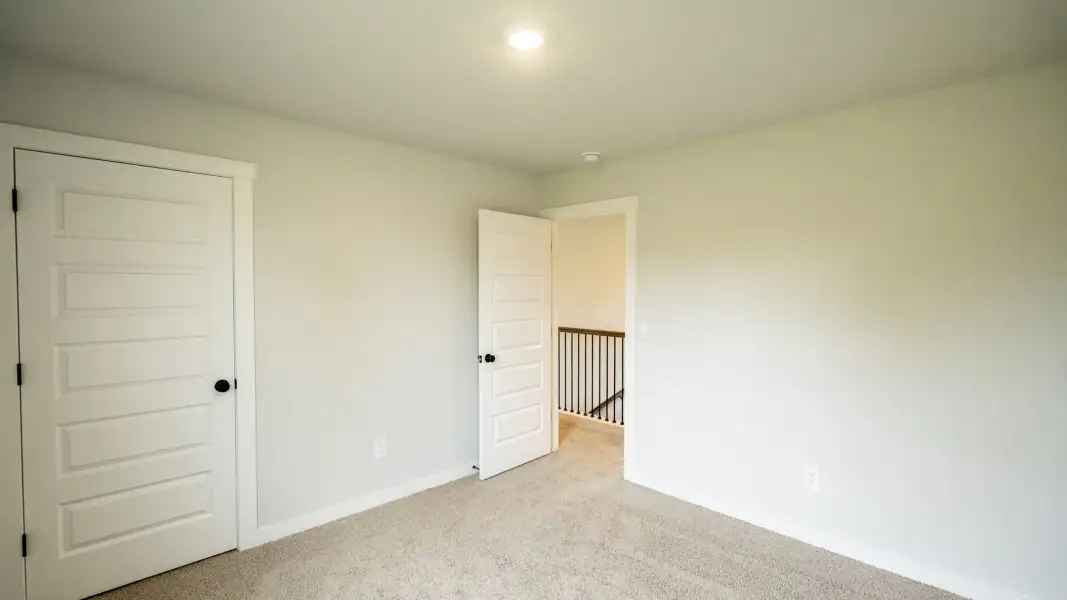 Spacious, unfurnished interior of a new home in Walnut Ridge, Lebanon (Image 31).