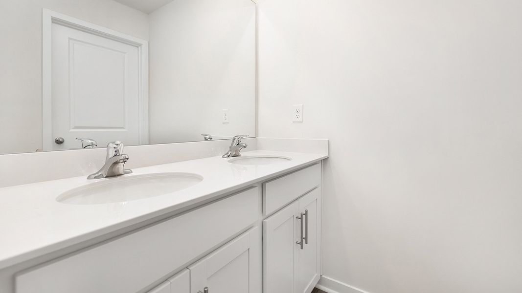 Representative interior finishes for a home built from the Hayden by D.R. Horton in Logan Farms, Mooresville (Image 20).