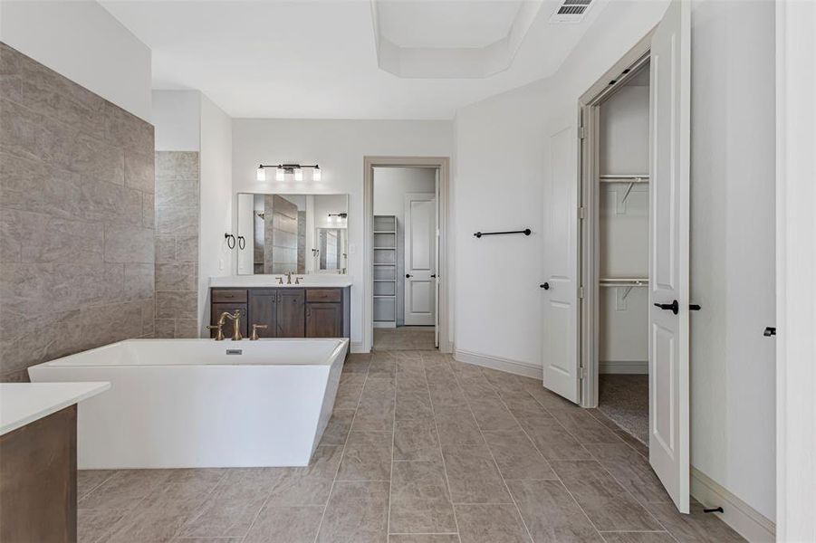 Furnished interior view inside a new home in Levante - 1 Acre Lots, Waxahachie (Image 12).