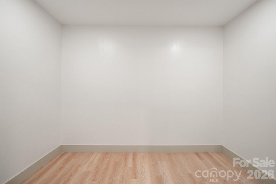 Spacious, unfurnished interior of a new home in , Newton (Image 10).