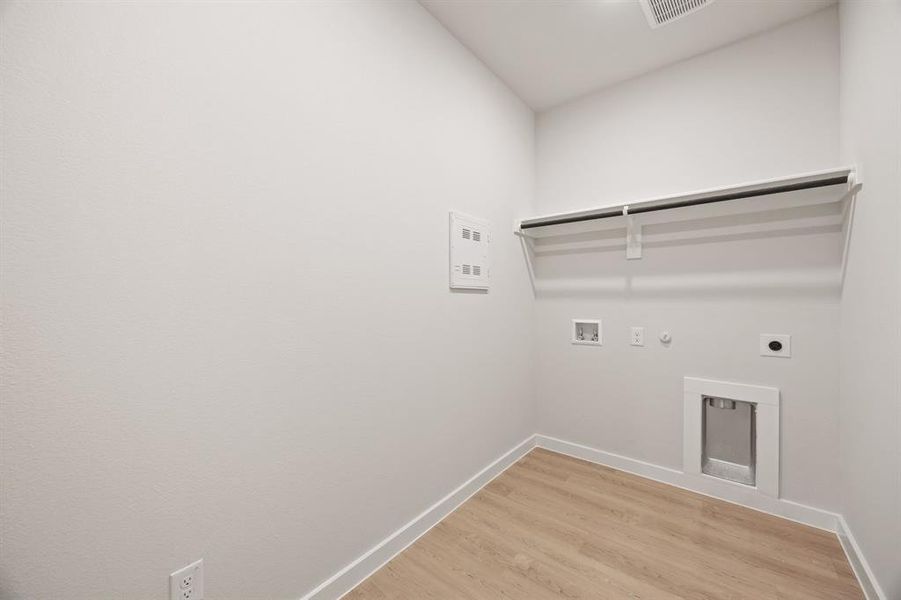 Spacious, unfurnished interior of a new home in Summerwood Estates, Red Oak (Image 10).