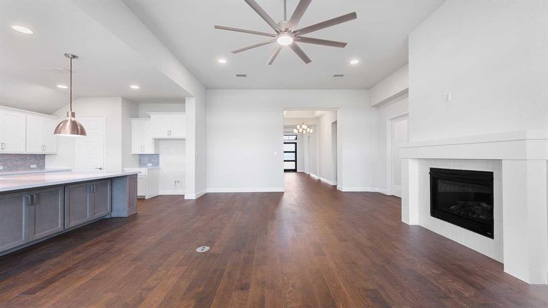 Spacious, unfurnished interior of a new home in Myrtle Creek 71', Waxahachie (Image 14). Spacious, unfurnished interior of a new home in Myrtle Creek 71', Waxahachie (Image 14).