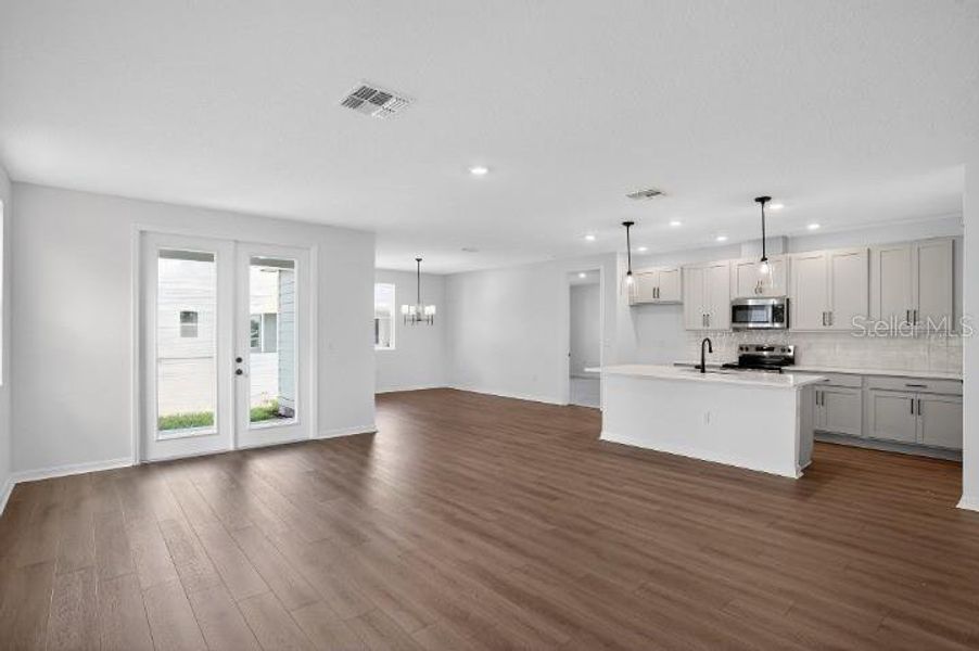 Spacious, unfurnished interior of a new home in Trailside, Mount Dora (Image 14).