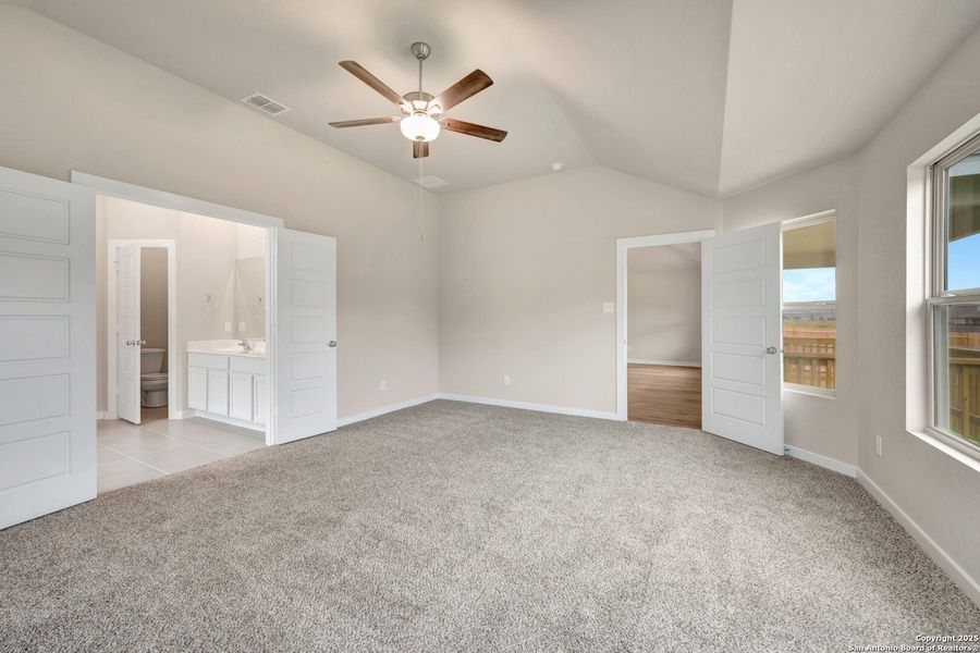 Spacious, unfurnished interior of a new home in Winding Brook, San Antonio (Image 26).