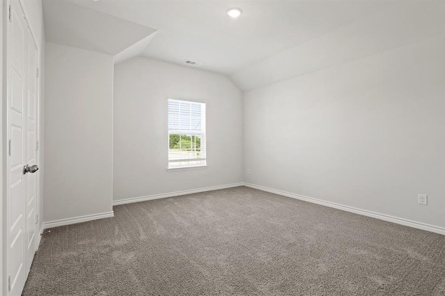 Spacious, unfurnished interior of a new home in Deer Creek, Fort Worth (Image 30).
