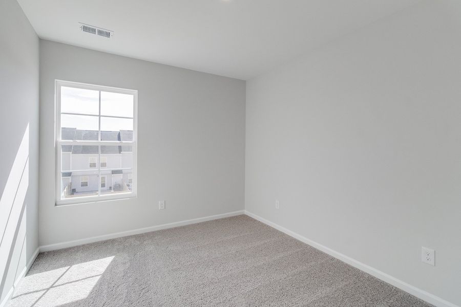 Spacious, unfurnished interior of a new home in Astoria, Columbia (Image 25).