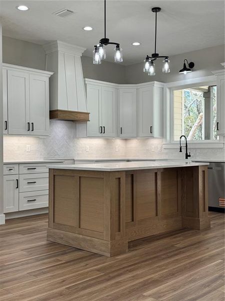 Furnished interior view inside a new home in , Chiefland (Image 34).