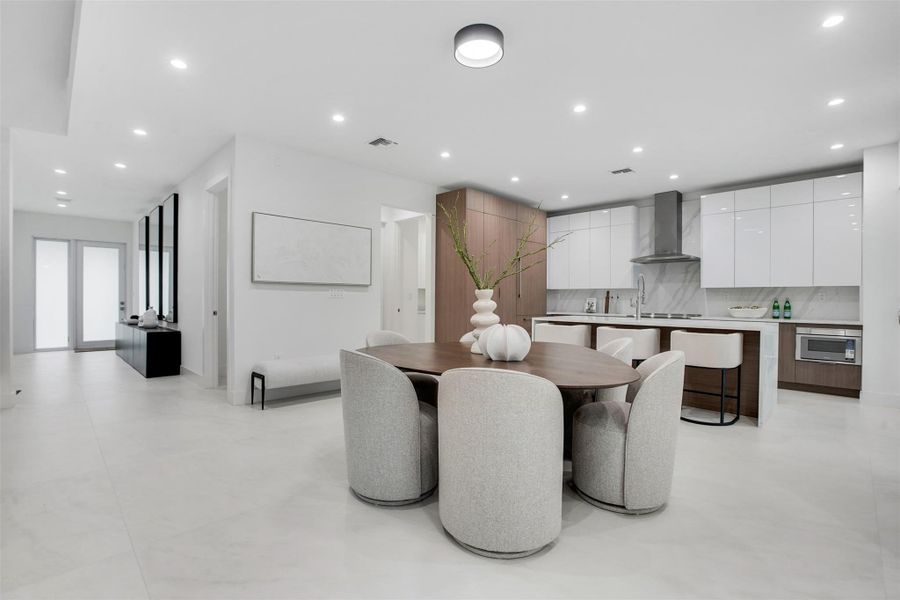 Furnished interior view inside a new home in , Fort Lauderdale (Image 6).