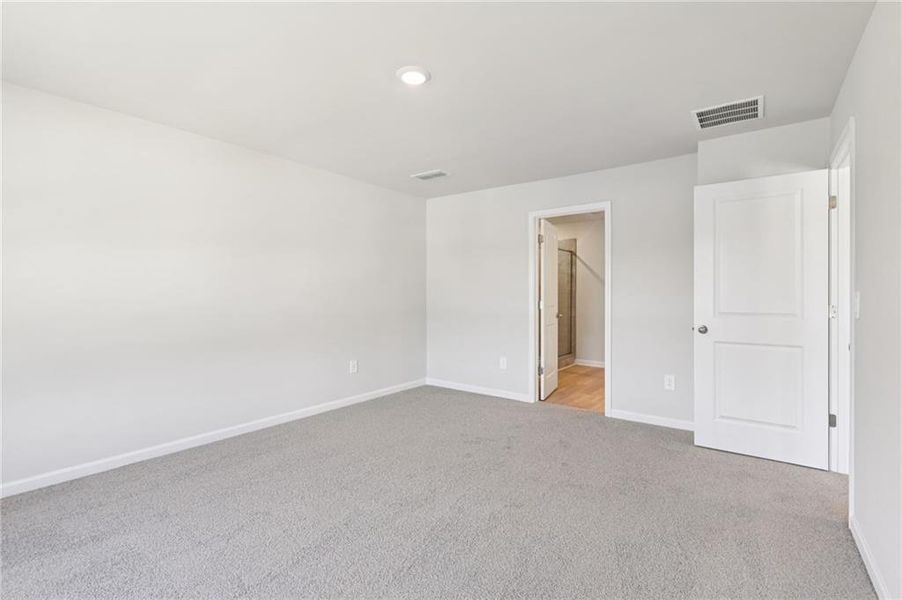 Spacious, unfurnished interior of a new home in The Oaks at Dawson, Dawsonville (Image 17).