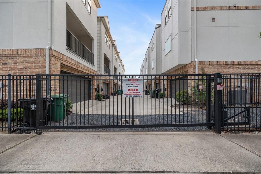 Gated community in the vibrant Midtown area, just 3 miles from the Texas Medical Center and downtown.