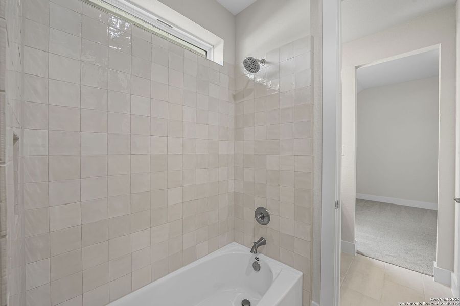 Furnished interior view inside a new home in Arbors at Fair Oaks, Fair Oaks Ranch (Image 11).