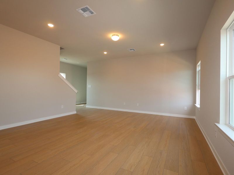 Spacious, unfurnished interior of a new home in Heritage, Dripping Springs (Image 10).