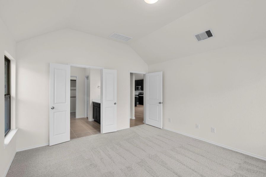 Spacious, unfurnished interior of a new home in Grand Central Park, Conroe (Image 24).