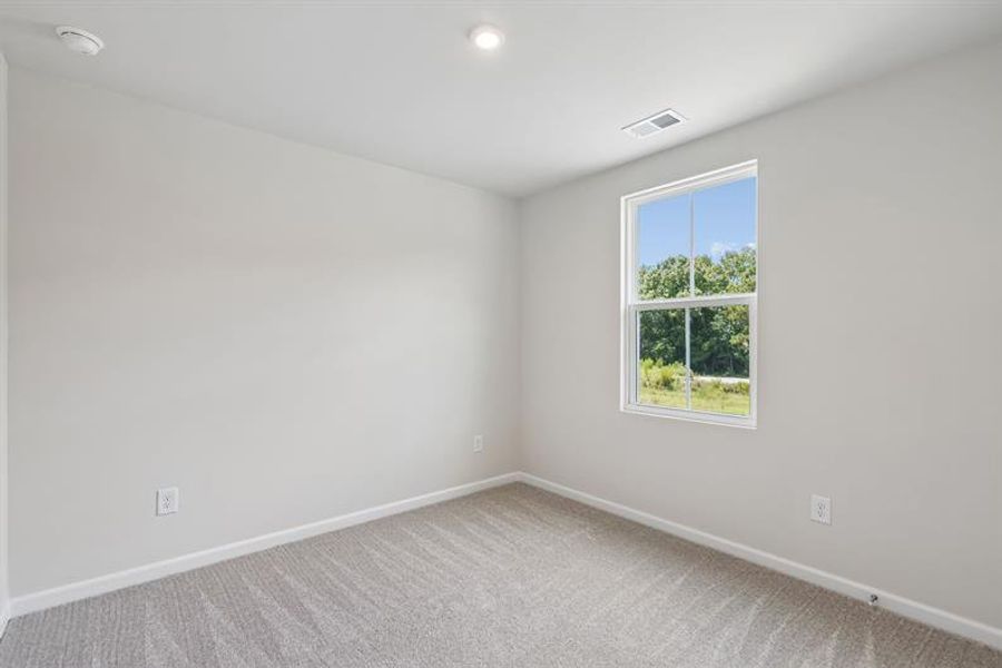 Spacious, unfurnished interior of a new home in Somerset, Santee (Image 18).
