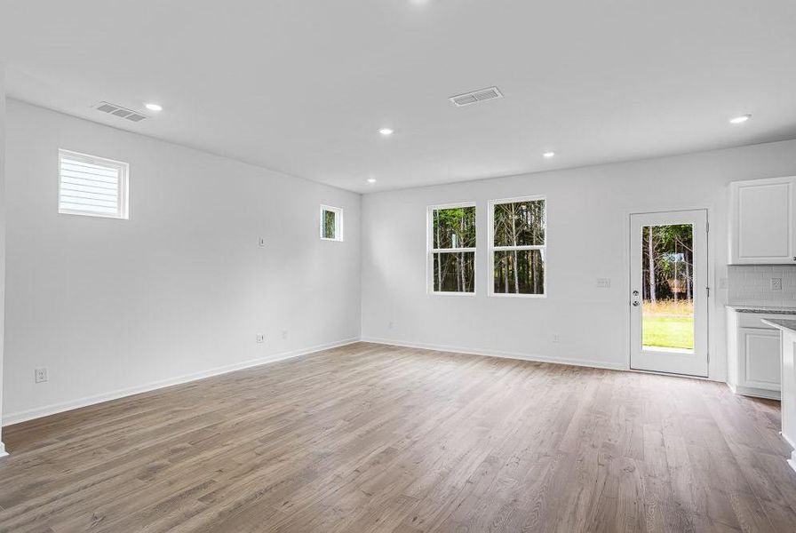 Spacious, unfurnished interior of a new home in Heritage River, Euharlee (Image 19). Spacious, unfurnished interior of a new home in Heritage River, Euharlee (Image 19).