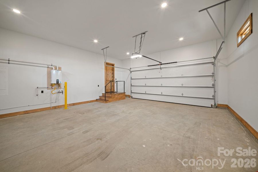 Spacious, unfurnished interior of a new home in , Burnsville (Image 20).