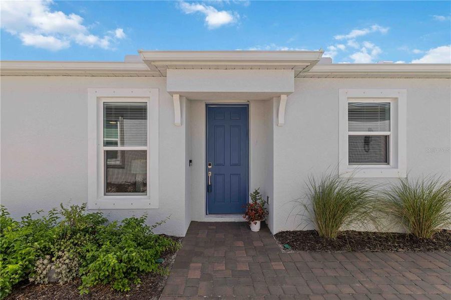 Exterior details and patio area of a home in , Port Charlotte (Image 3).