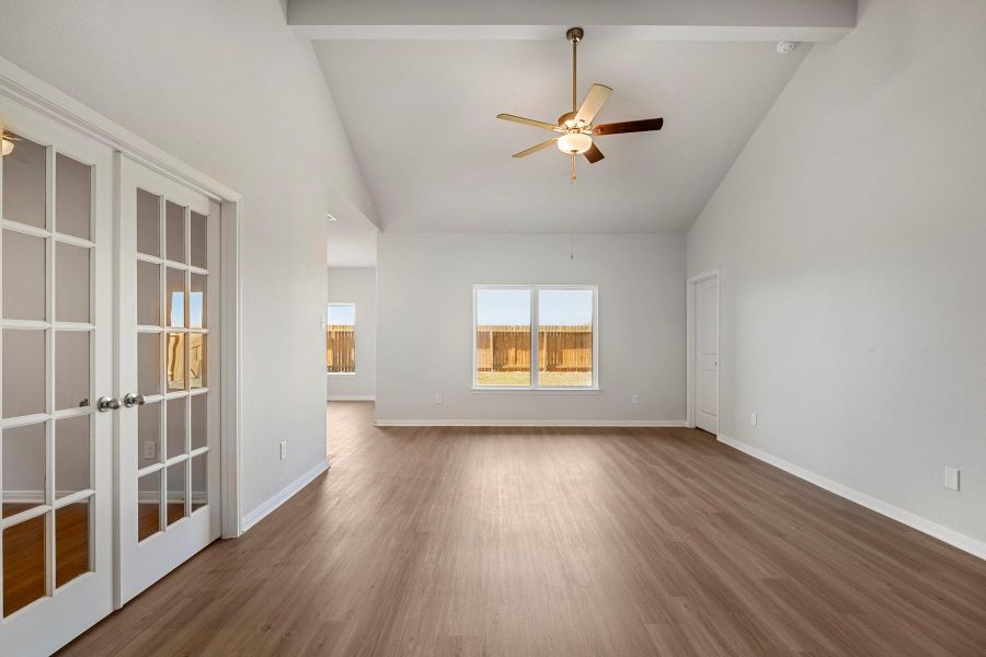 Spacious, unfurnished interior of a new home in Freeman Ranch, Katy (Image 10).