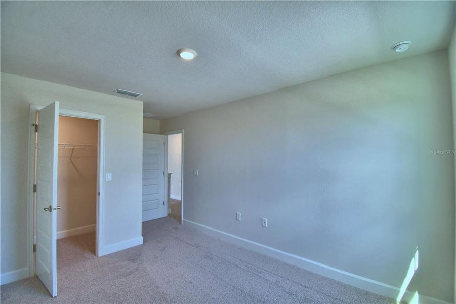 Spacious, unfurnished interior of a new home in Lake Juliana Estates, Auburndale (Image 34).