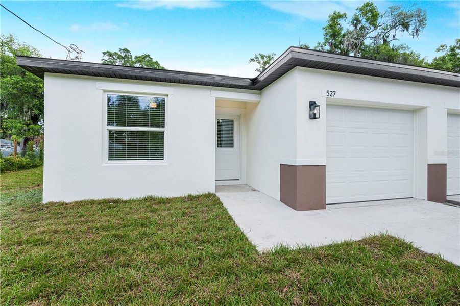 Exterior details and patio area of a home in , Eustis (Image 4).