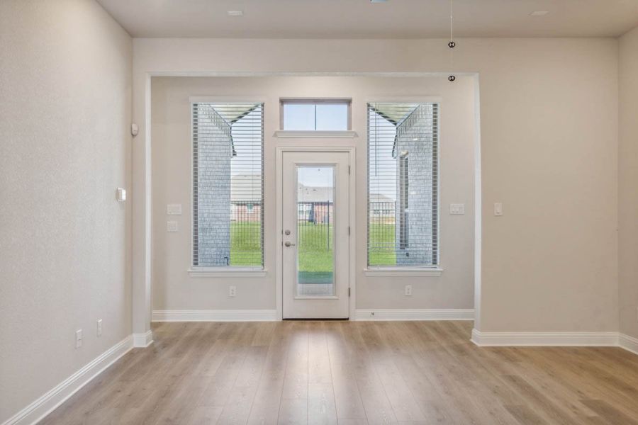 Spacious, unfurnished interior of a new home in Oaks of North Grove, Waxahachie (Image 34).