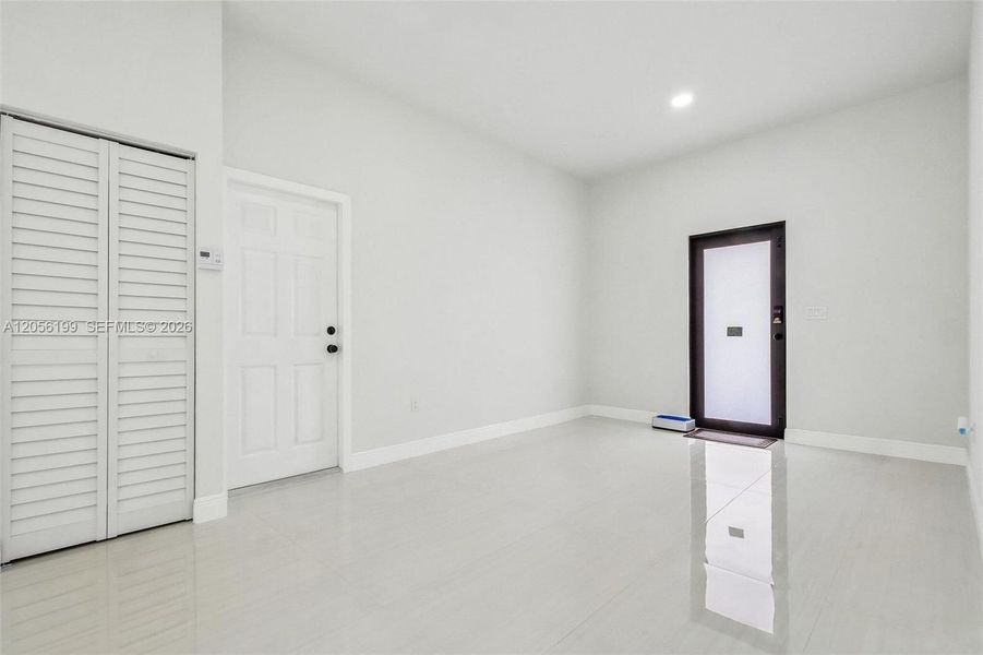 Spacious, unfurnished interior of a new home in , Fort Lauderdale (Image 35). Spacious, unfurnished interior of a new home in , Fort Lauderdale (Image 35).