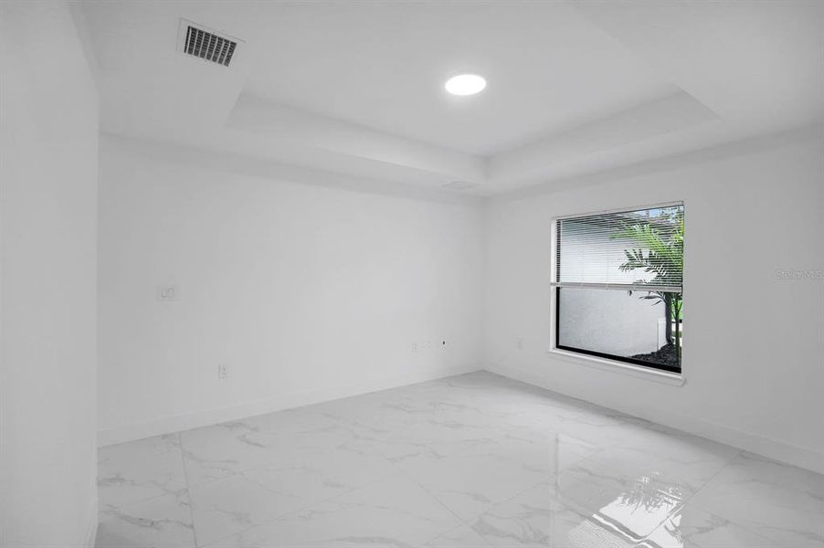 Spacious, unfurnished interior of a new home in , Lehigh Acres (Image 26).