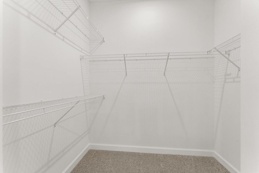 Spacious, unfurnished interior of a new home in Tradition - Telaro, Port St. Lucie (Image 14).