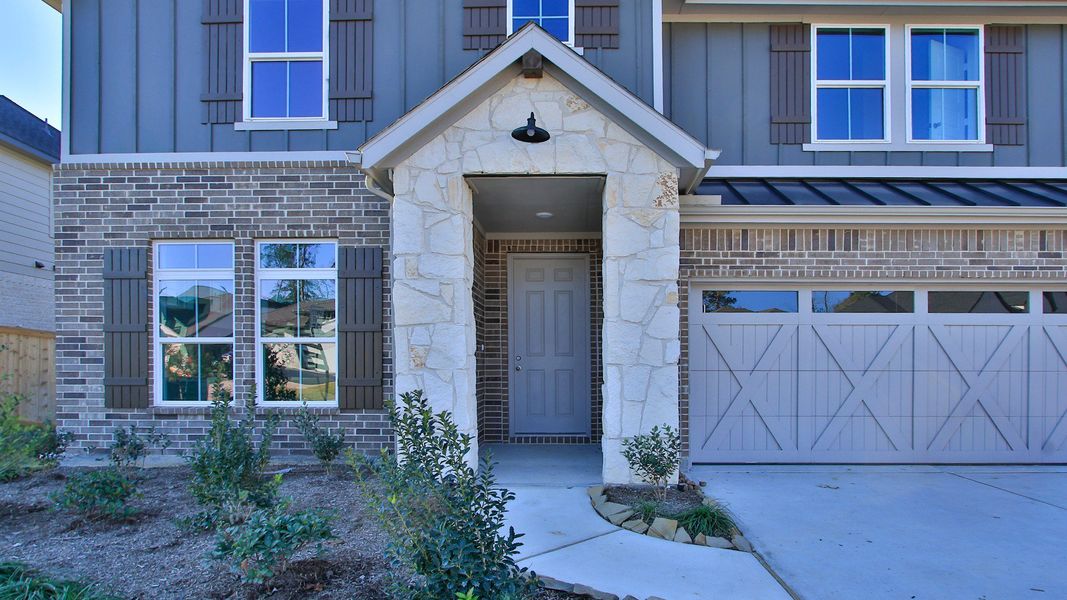 Exterior details and patio area of a home in The Woodlands Hills, Willis (Image 3).