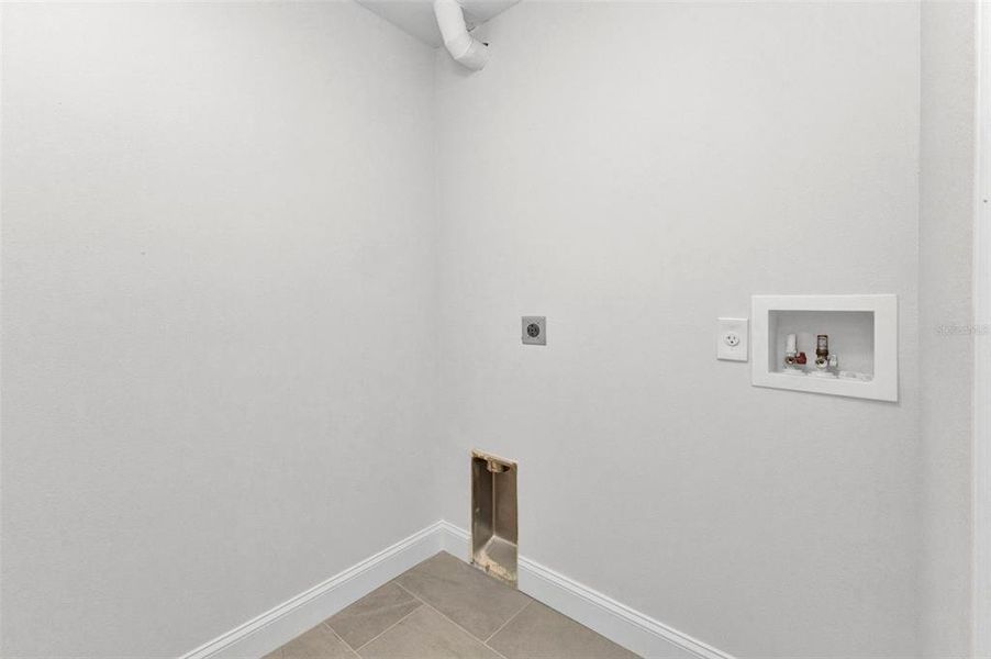 Spacious, unfurnished interior of a new home in , North Port (Image 36).