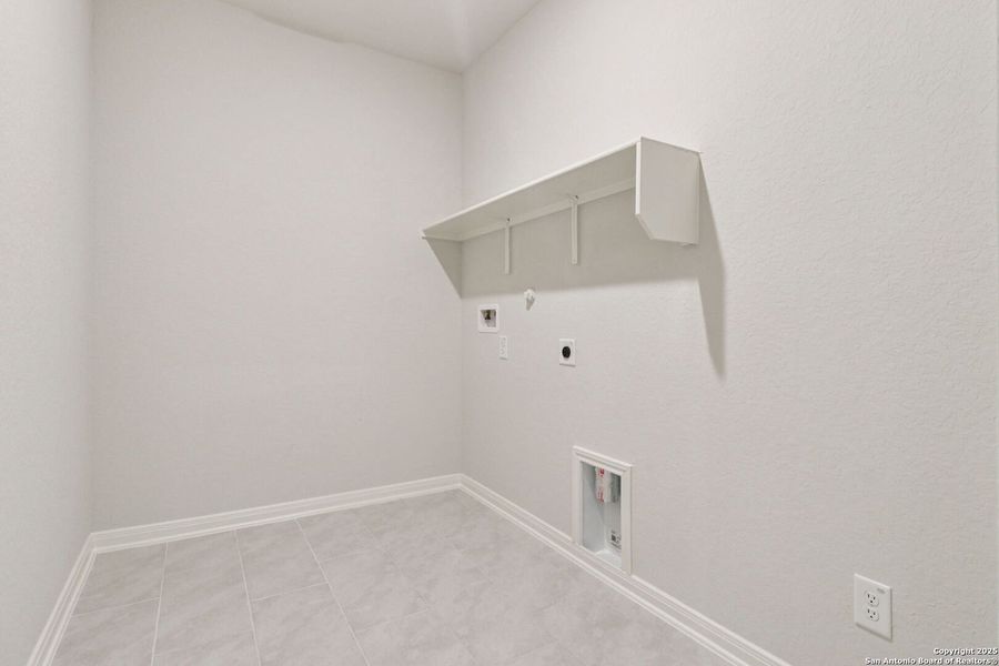 Spacious, unfurnished interior of a new home in Kallison Ranch, San Antonio (Image 16). Spacious, unfurnished interior of a new home in Kallison Ranch, San Antonio (Image 16).