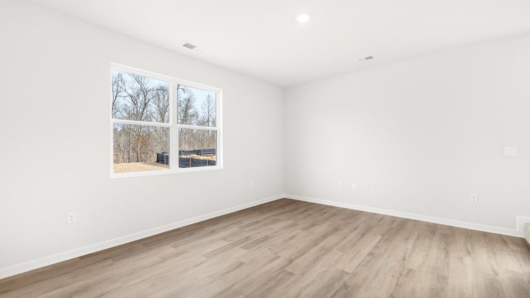 Spacious, unfurnished interior of a new home in Oakleigh Glen, Dallas (Image 19).