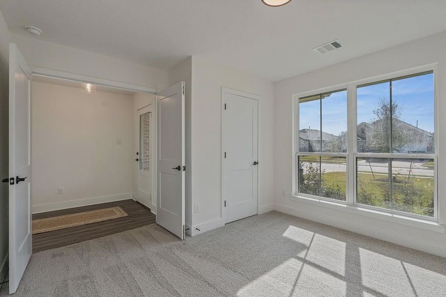 Spacious, unfurnished interior of a new home in Grand Oaks Reserve, Cleveland (Image 22).