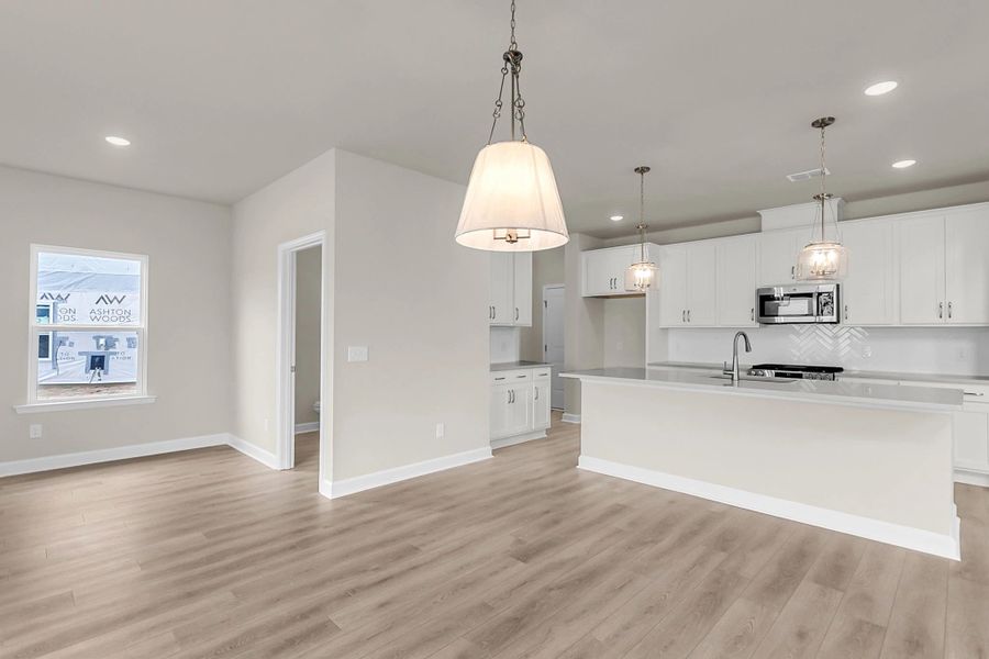Similar Monroe floorplan with Timeless Collection. Features and finishes vary.