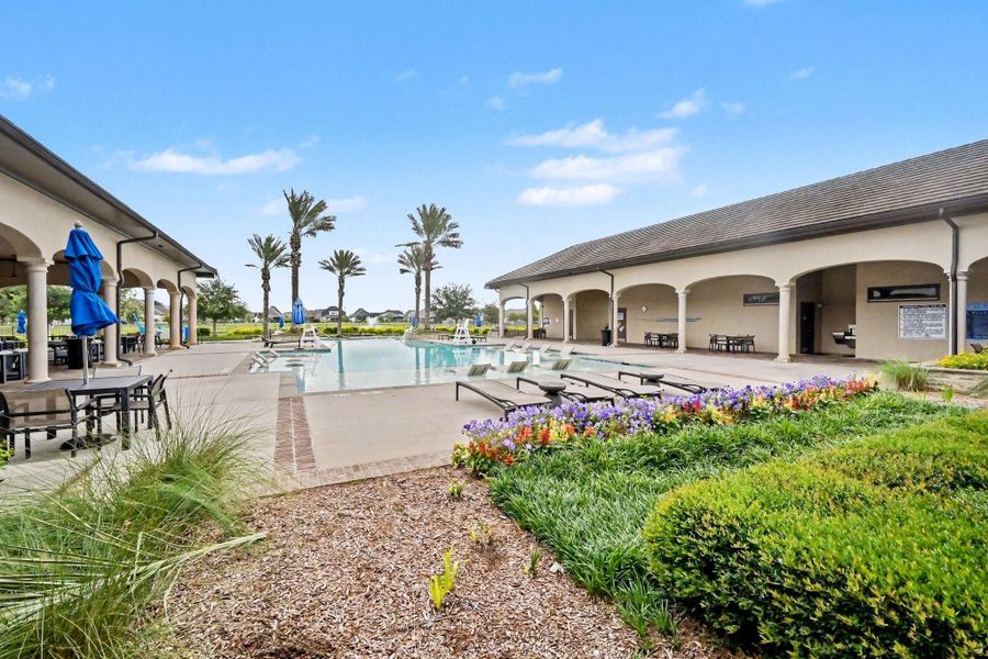 Remarkable resort-style community pool! Remarkable resort-style community pool!