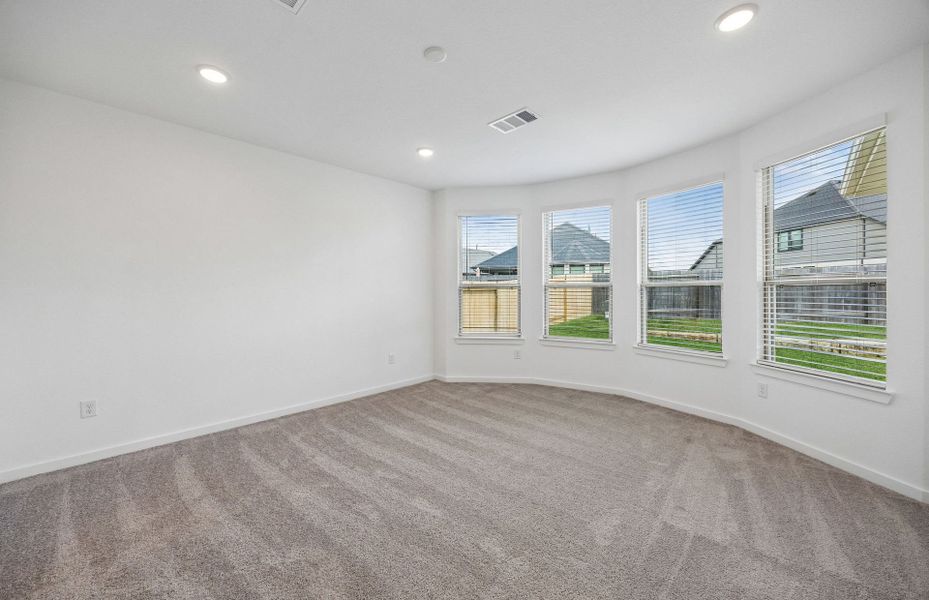 Spacious, unfurnished interior of a new home in Ellerden, Tomball (Image 17).
