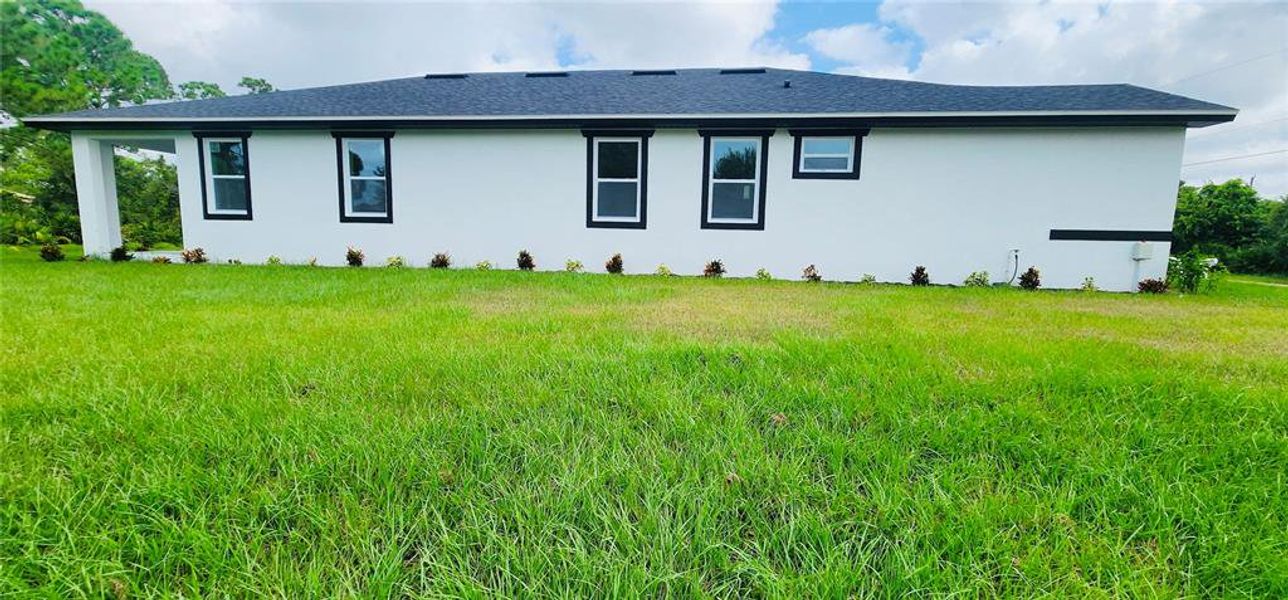 Exterior details and patio area of a home in , Port Charlotte (Image 4).
