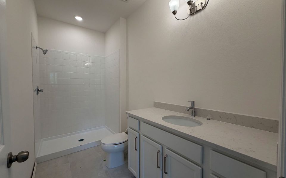 Comfortable and Functional Bathroom in Central Florida House Comfortable and Functional Bathroom in Central Florida House