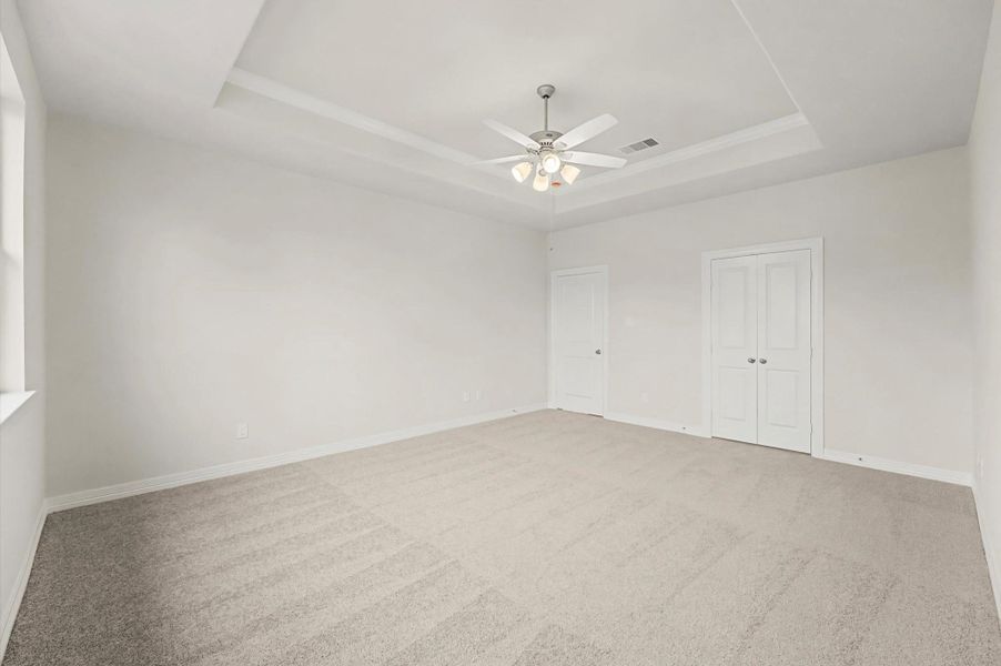 Spacious, unfurnished interior of a new home in Peacock Isle, Dickinson (Image 24).