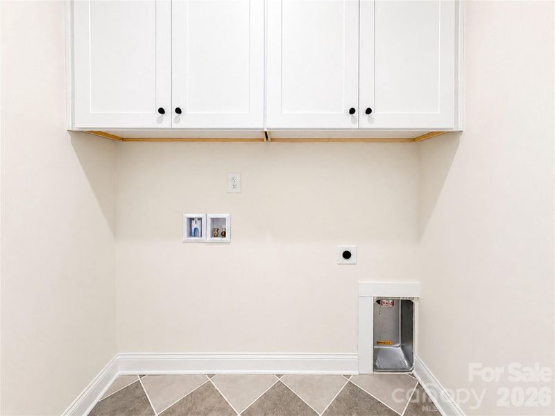 Spacious, unfurnished interior of a new home in , Charlotte (Image 23).