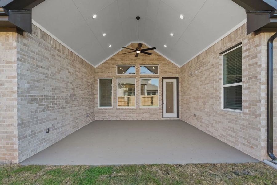 Representative exterior details of a home built from the Brentwood by Chesmar Homes in Fulshear Lakes, Fulshear (Image 3).