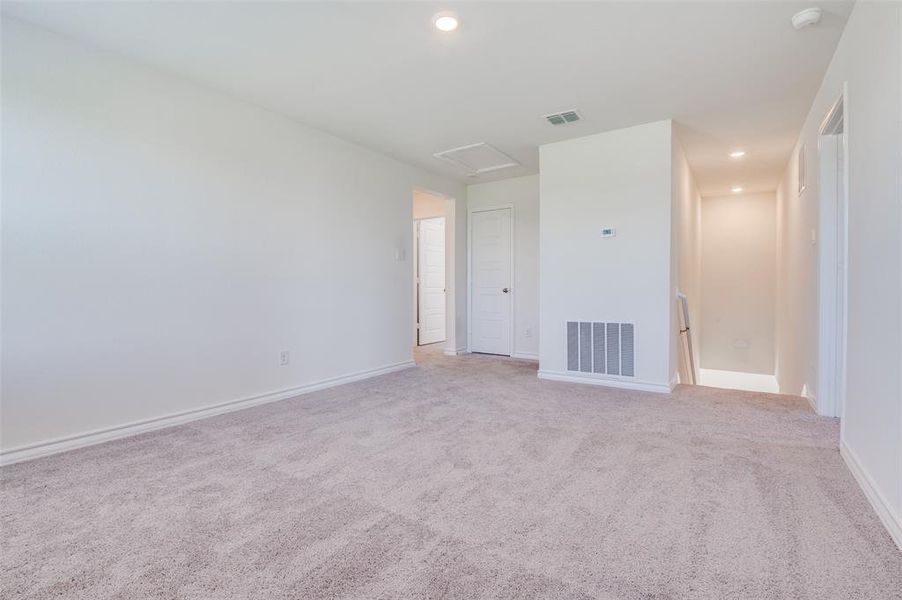 Spacious, unfurnished interior of a new home in Cottonwood Creek, Seagoville (Image 18).