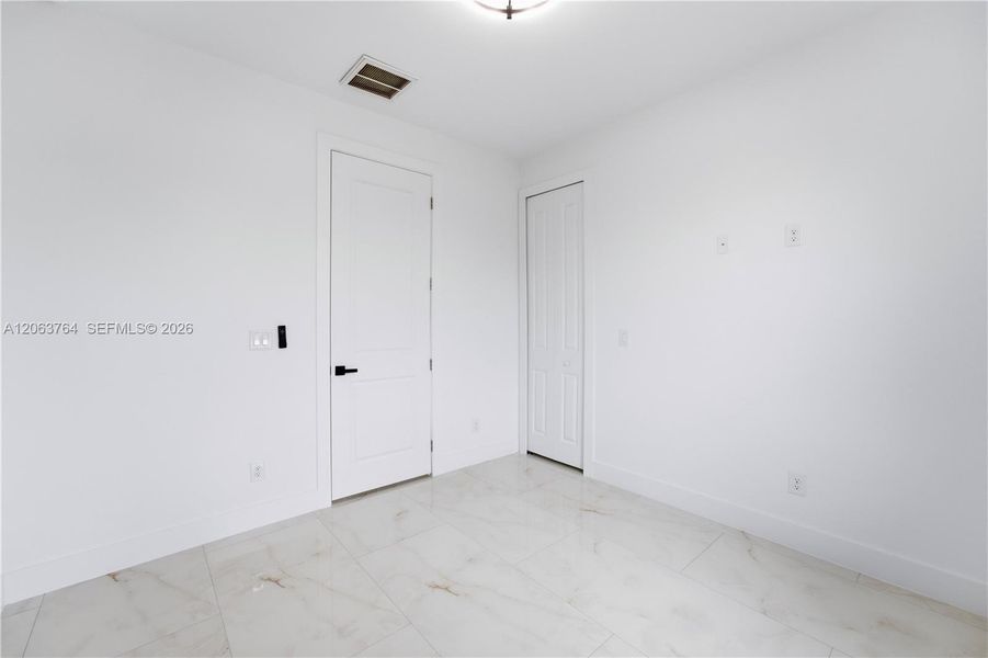 Spacious, unfurnished interior of a new home in , Lehigh Acres (Image 26).